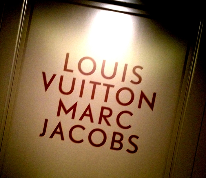 Louis Vuitton / Marc Jacobs - Exhibiting Fashion